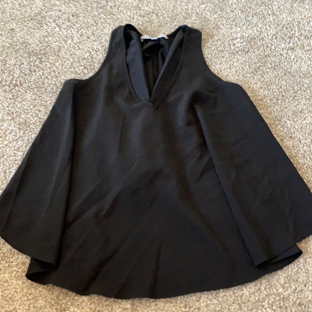 Flowy back black tank